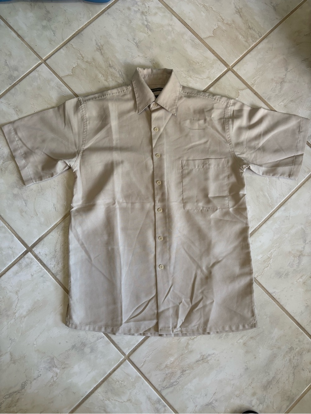 Men's Short-Sleeve Button-Down Shirt in Light Beige